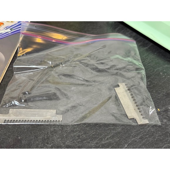 Benriner Turning Slicer, Japanese Vegetable Turner Slicer, Made in Japan - Picture 10 of 11